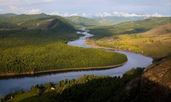 Происхождение английского слова river – река.